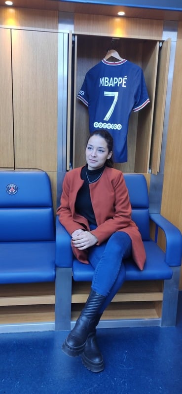 Hibat Benhalima dans le vestiaire du Parc des Princes